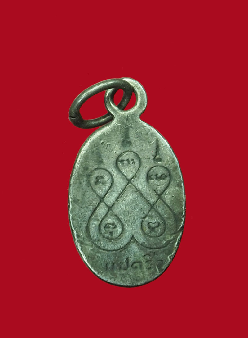 *30825 พระเม็ดแตงพระพุทธโสธร วัดโสธรวรวิหาร ไม่ทราบปี เนื้อเงินลงถม 25