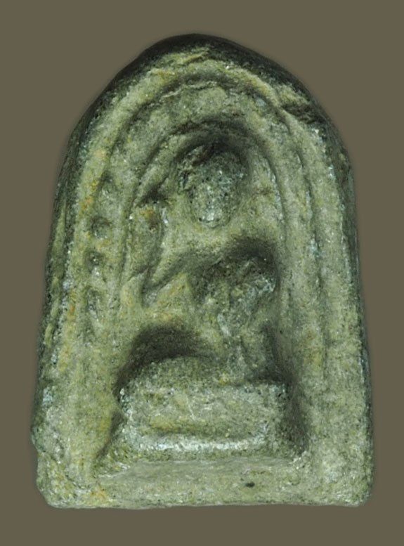 ขายแล้ว*40405 นางกวัก แม่ชีบุญเรือน วัดอาวุธ กรุงเทพ หลังเรียบ เนื้อดินเก่าแห้ง 9.1