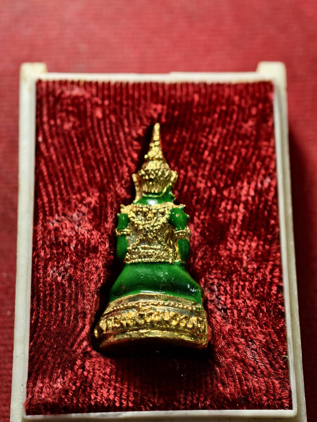 รูปหล่อพระแก้วมรกต วัดพระศรีรัตนศาสดาราม กรุงเทพ พร้อมกล่อง (SKU-13650)