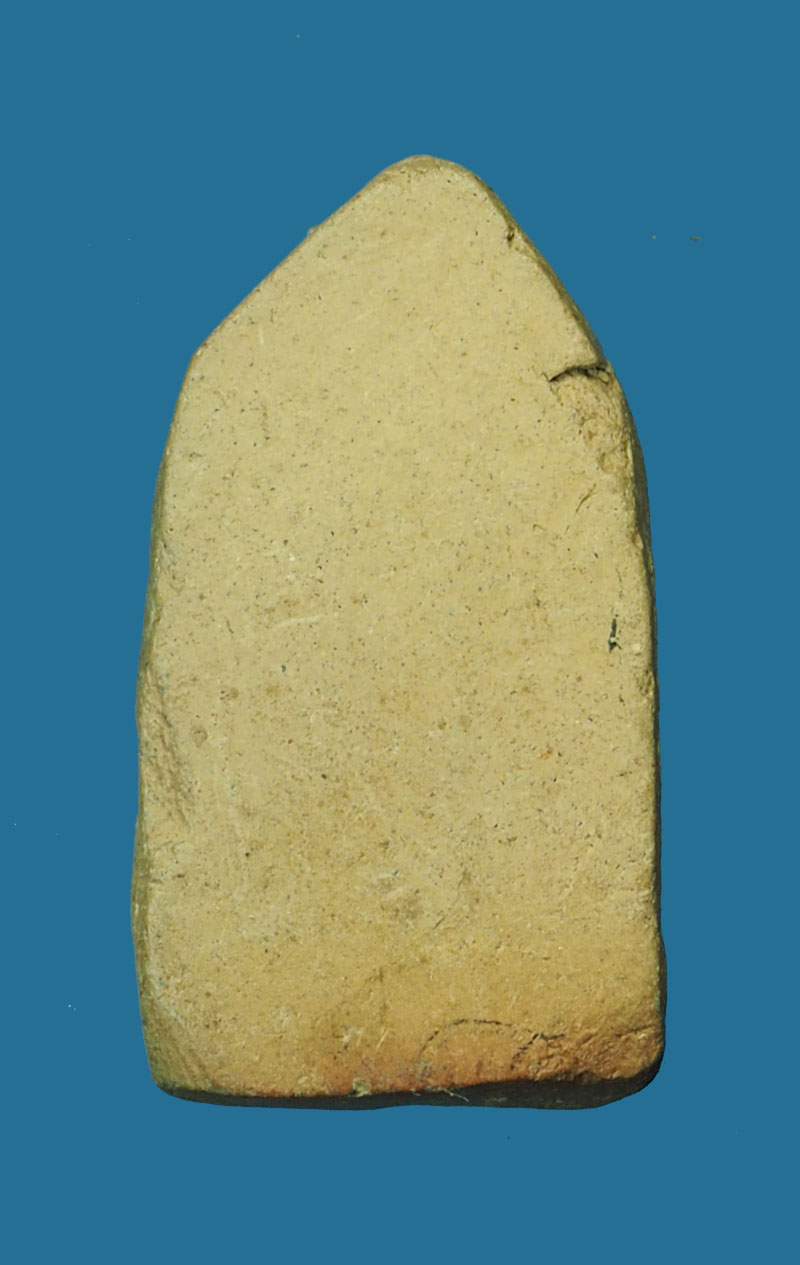 *30421 พระชัยวัฒน์ครึ่งซีก เนื้อดินเก่า ไม่ทราบที่ และปีสร้าง 9.1