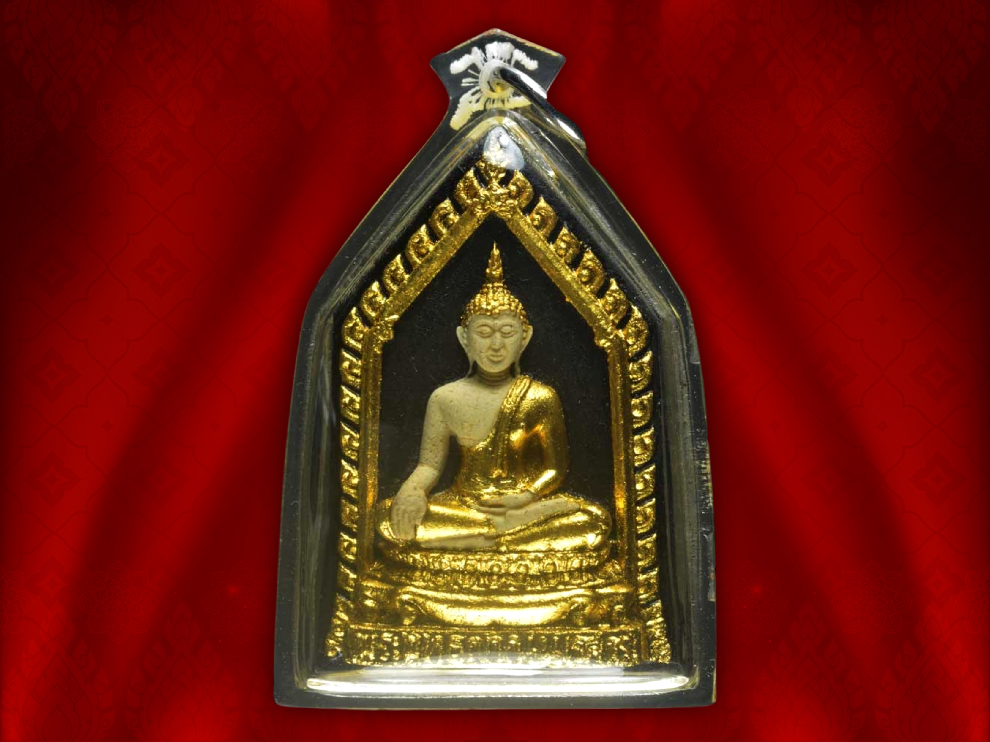สมเด็จพระพุทธญาณนเรศวร์ ปี 2528 เนื้อผงปิดทอง หลัง ญส. ติดพระเกศาชัดเจนครับ องค์นี้ พิมพ์ห้าเหลี่ยม จัดสร้างในวาระที่สมเด็จพระญาณสังวร วัดบวนิเวศวิหาร มีชนมายุครบ 6 รอบ72 ปี 3 ตุลาคม พ.ศ 2528 วัดญาณสังวราราม จ.ชลบุรี ปิดทองกรรมการสวยกล่องเดิม งามและหายาก