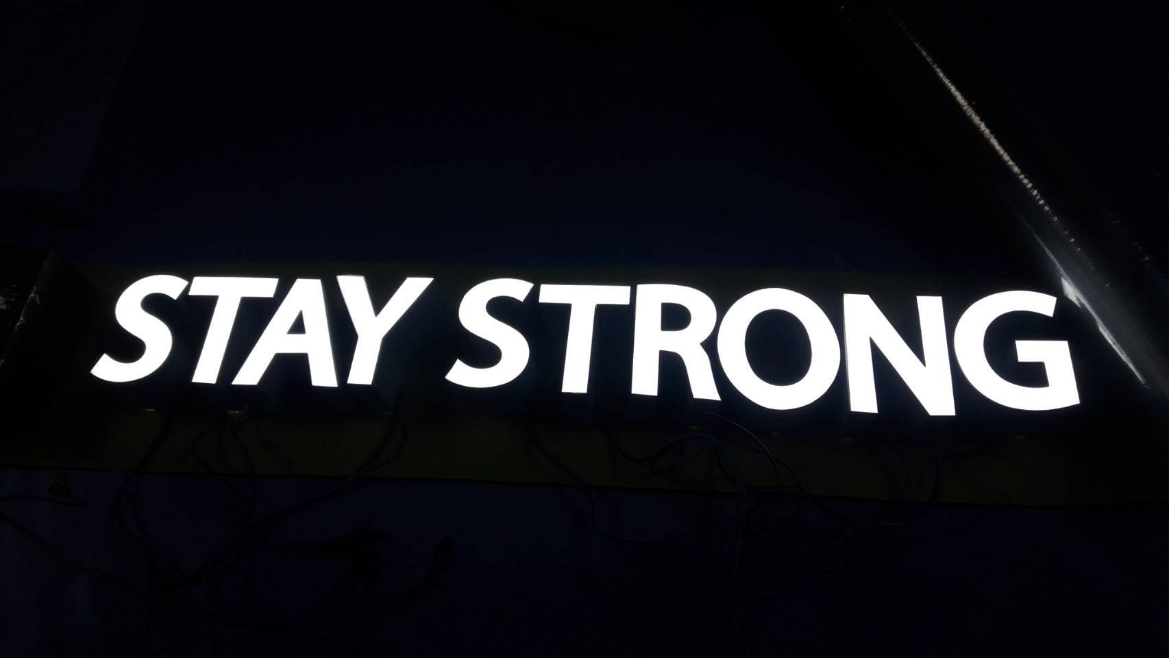 ป้ายอักษรไฟออกหน้า