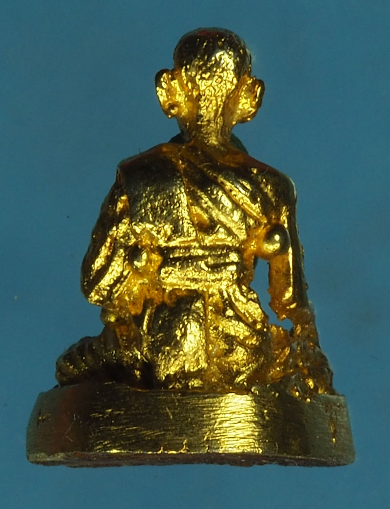 *28195 รูปหล่อพระเกจิ ไม่ทราบที่และปีสร้าง กระหลั่ยทอง 8