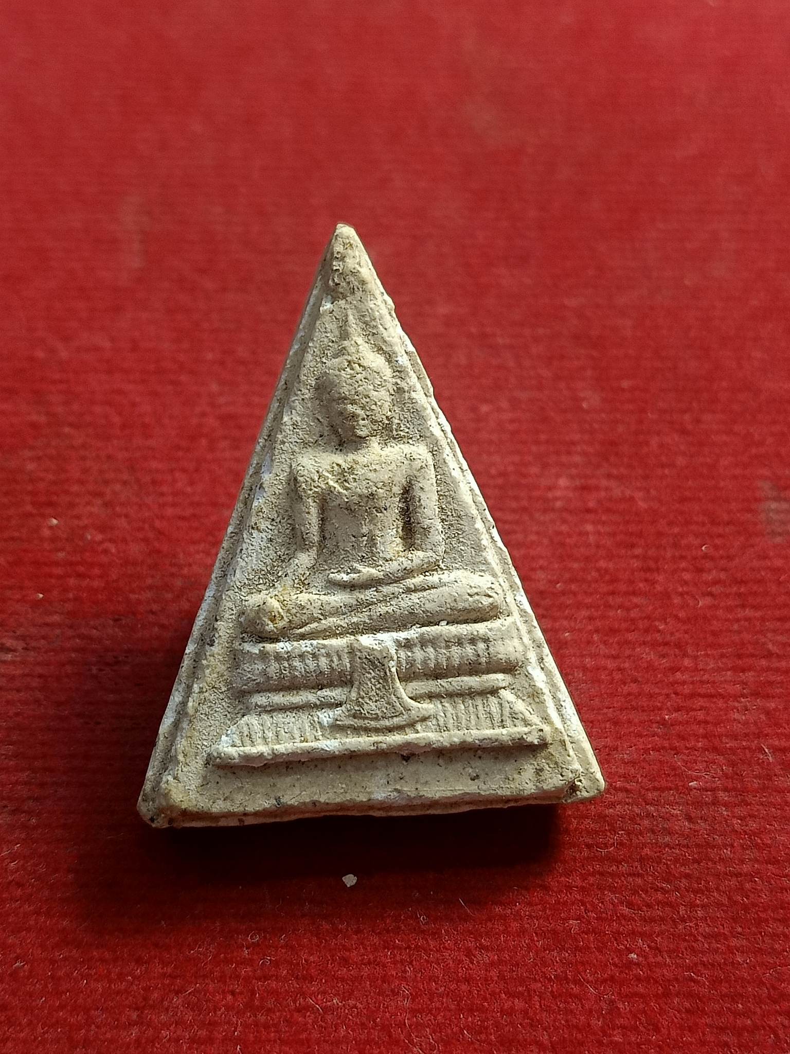 พระผงสามเหลี่ยม วัดอ่างทอง จ.อ่างทอง (SKU-00898)