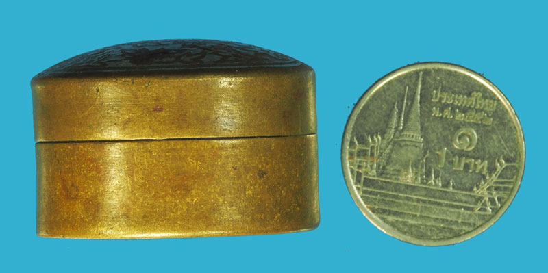 *35633 ตลับลงยาสำหรับใส่สีผึ้ง เนื้อทองเหลืองเก่าๆ 16