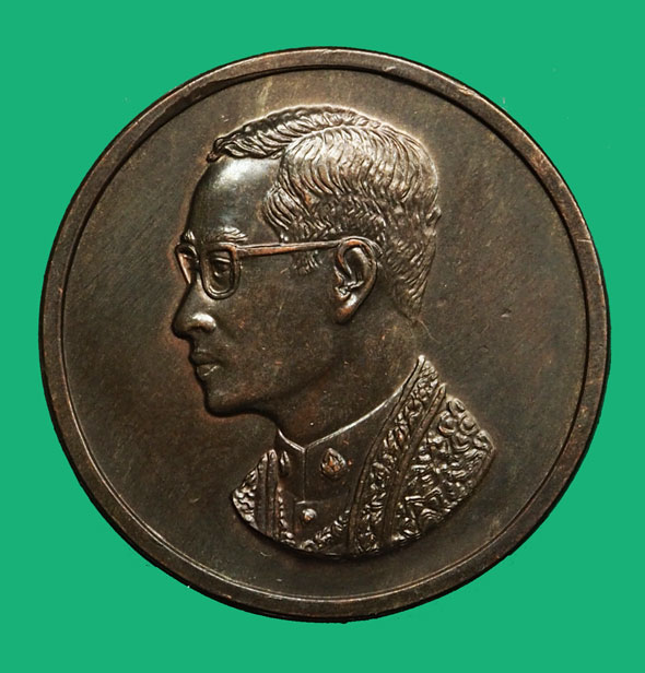 ขายแล้ว*36635 เหรียญในหลวงรัชกาลที่ 9 คุ้มเกล้า ปี 2522 เนื้อนวะโลหะ 5