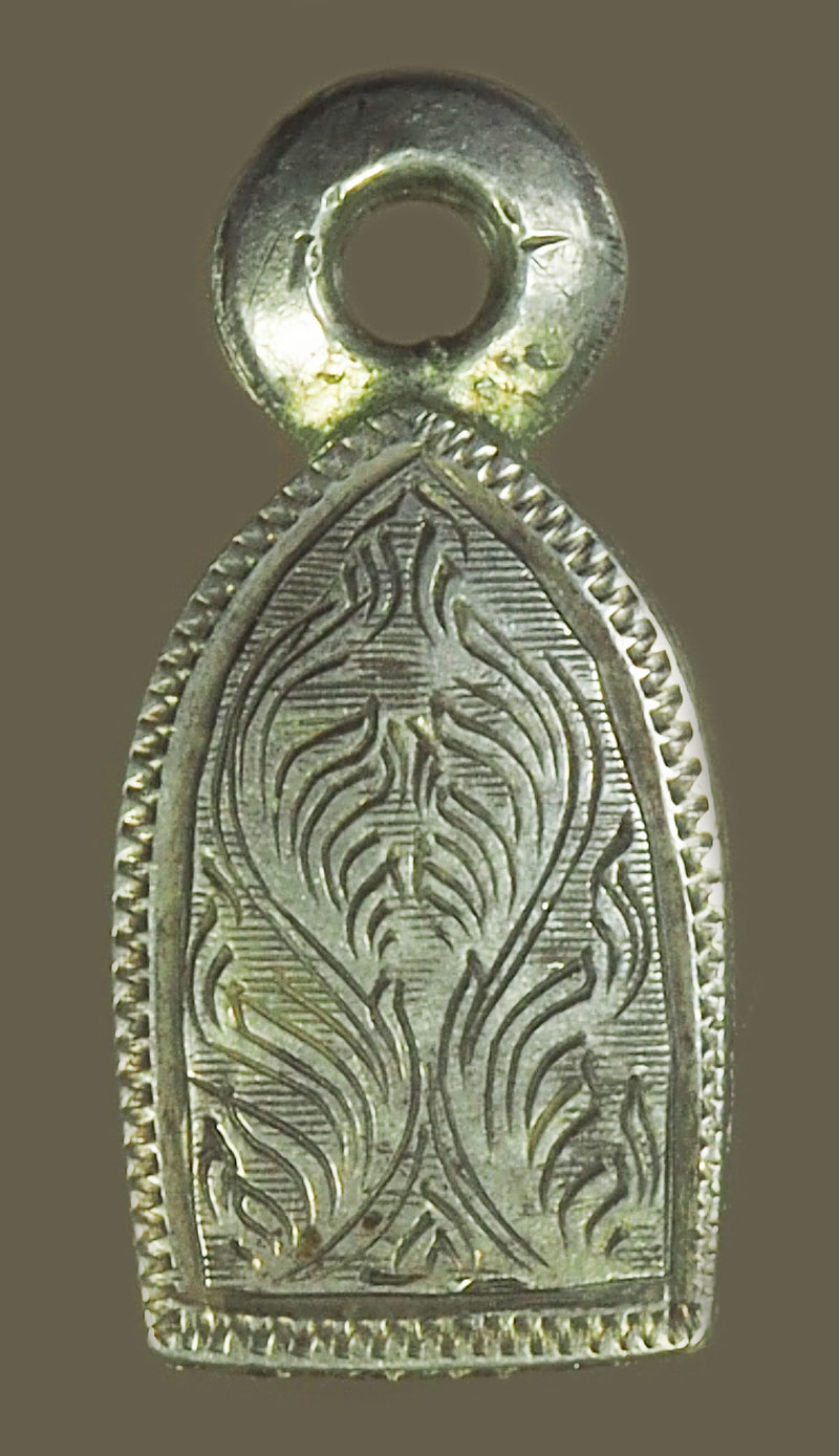 ขายแล้ว*39423 พระปรกใบมะขาม รุ่นแรก หลวงพ่อทองดำ วัดท่าทอง อุตรดิตถ์ เนื้อทองเหลืองพร้อมตลับเงิน 92