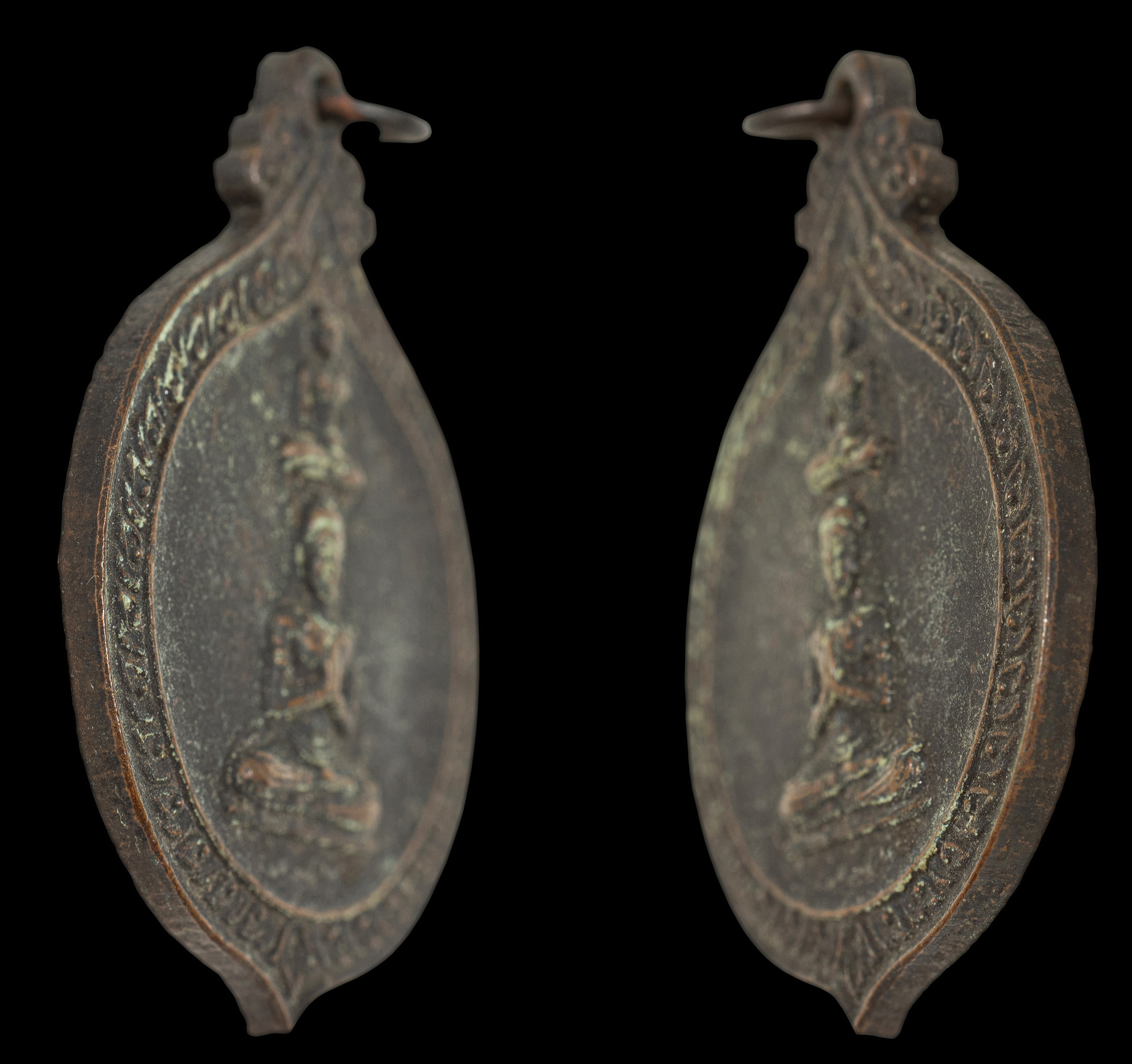 เหรียญพระพุทธปางซ่อนหา วัดจันทารามวรวิหาร วัดกลาง ตลาดพลู กรุงเทพ ปี 2520 หลวงปู่โต๊ะปลุกเสก