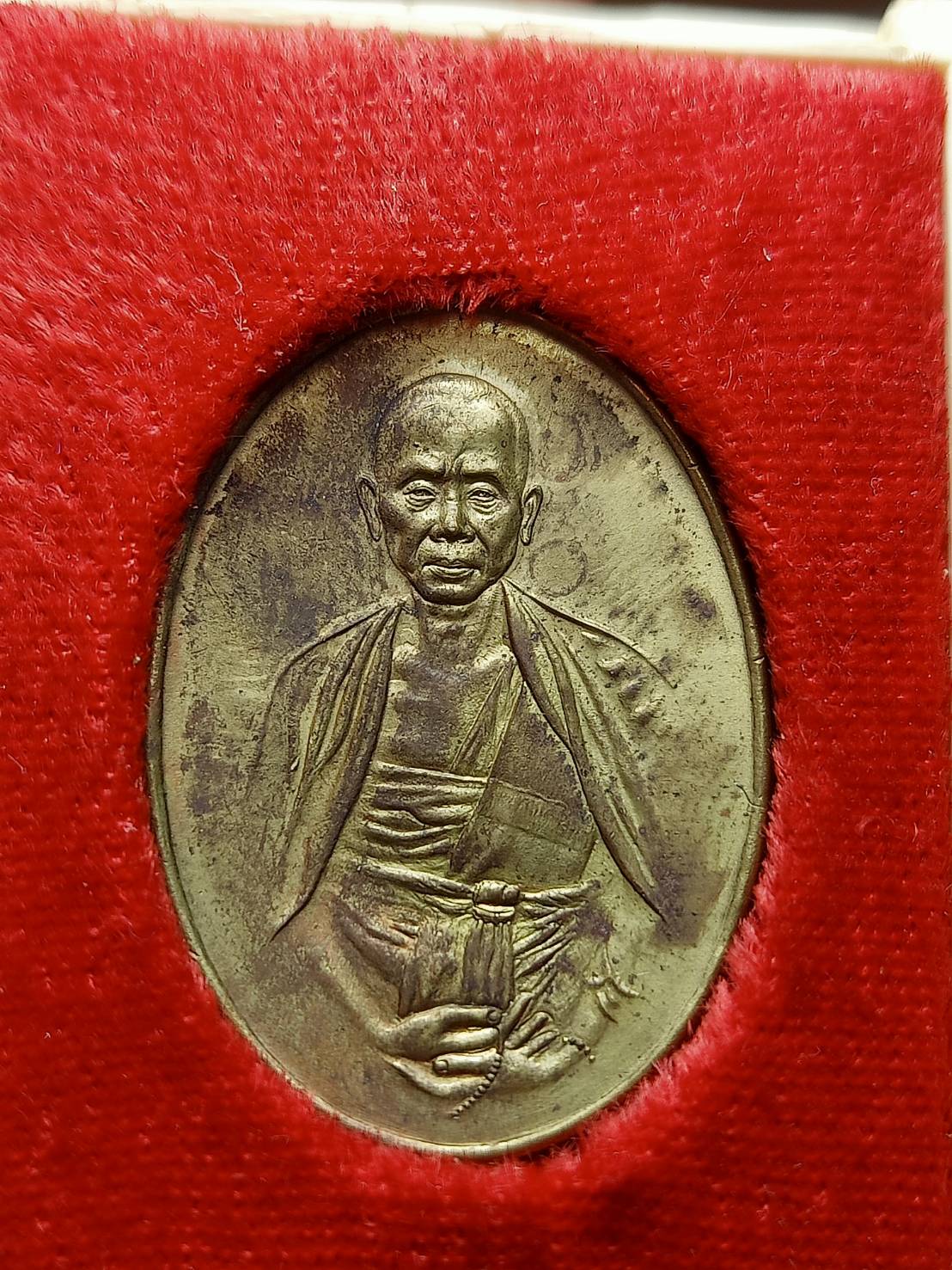 เหรียญครูบาศรีวิชัย พิธีล้านนามหาพุทธาภิเษก วัดพระธาตุดอยสุเทพ จ.เชียงใหม่ ปี 25369 พร้อมกล่อง (SKU-12523)