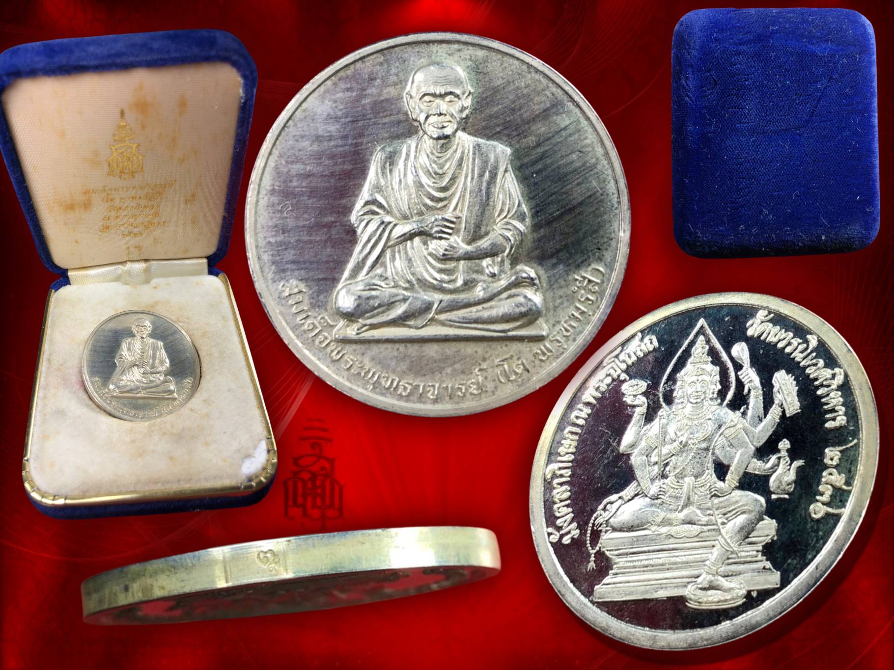 สมเด็จพระพุฒาจารย์ (โต พรหมรังษี) เนื้อเงิน พ.ศ. 2536 พร้อมกล่องกัมมะหยี่ หายากสุดๆ ครับที่จะมาพร้อมกล่องเดิมแบบนี้