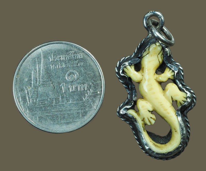 *40473 จิ้งจกแกะเก่าพอมีอายุ เลี่ยมเงินแบบโบราณ ส่วนตัวดูแล้วเป็นพระเล่นแค่ชอบ 12