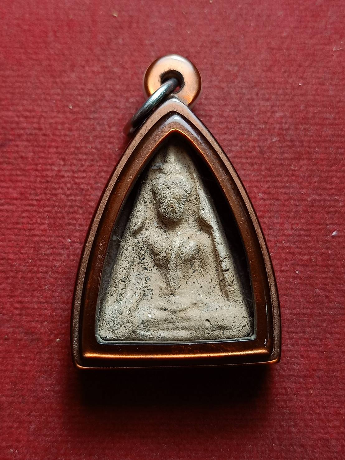 พระนางพญาเนื้อดิน หลวงปู่โต๊ะ วัดกำแพง จ.สิงห์บุรี (SKU-07367)