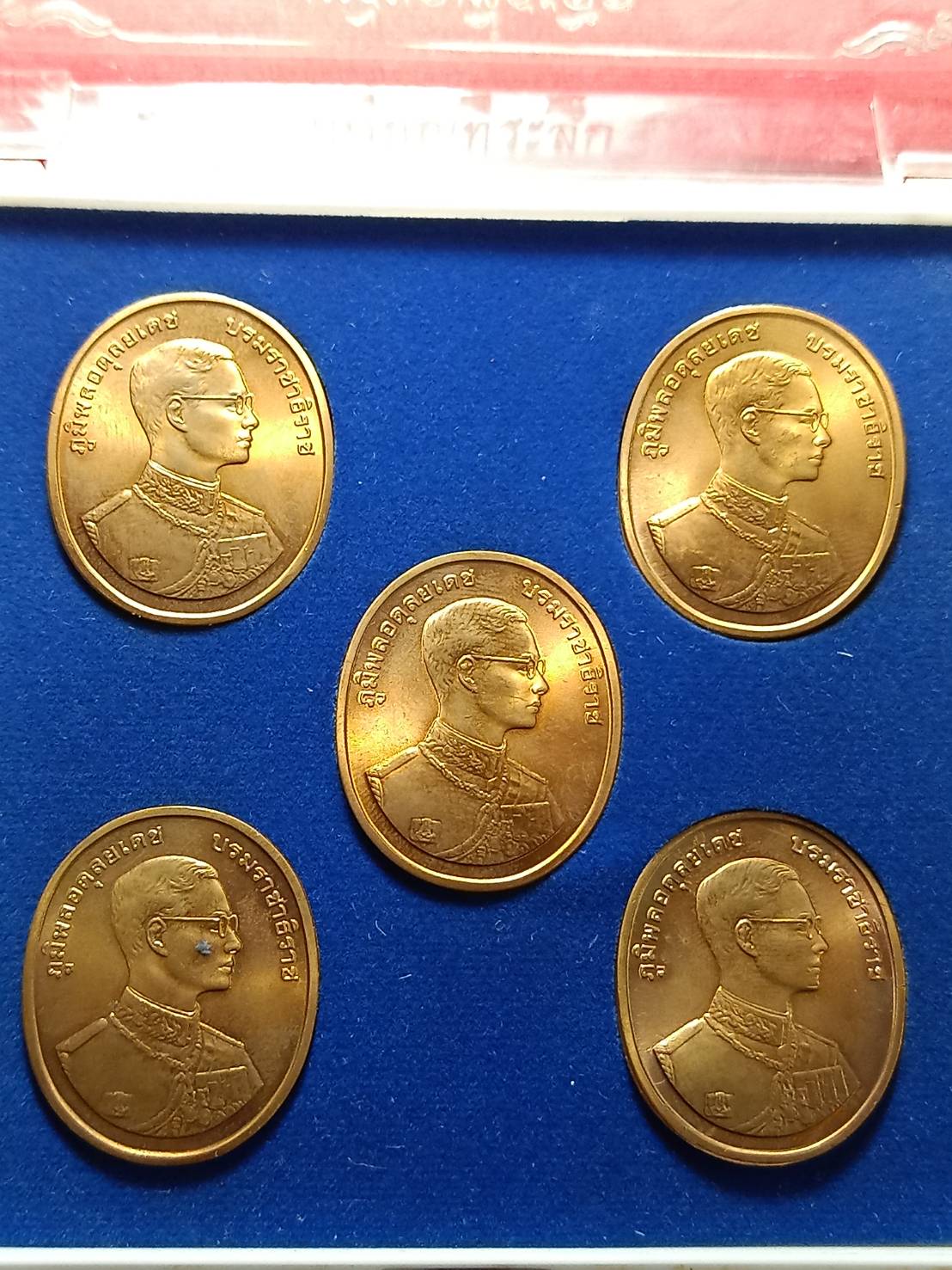 เหรียญพระพุทธปัญจภาคี หลังร.9 พิมพ์ใหญ่ครบชุด ปี 2539 พร้อมกล่อง (SKU-10847)