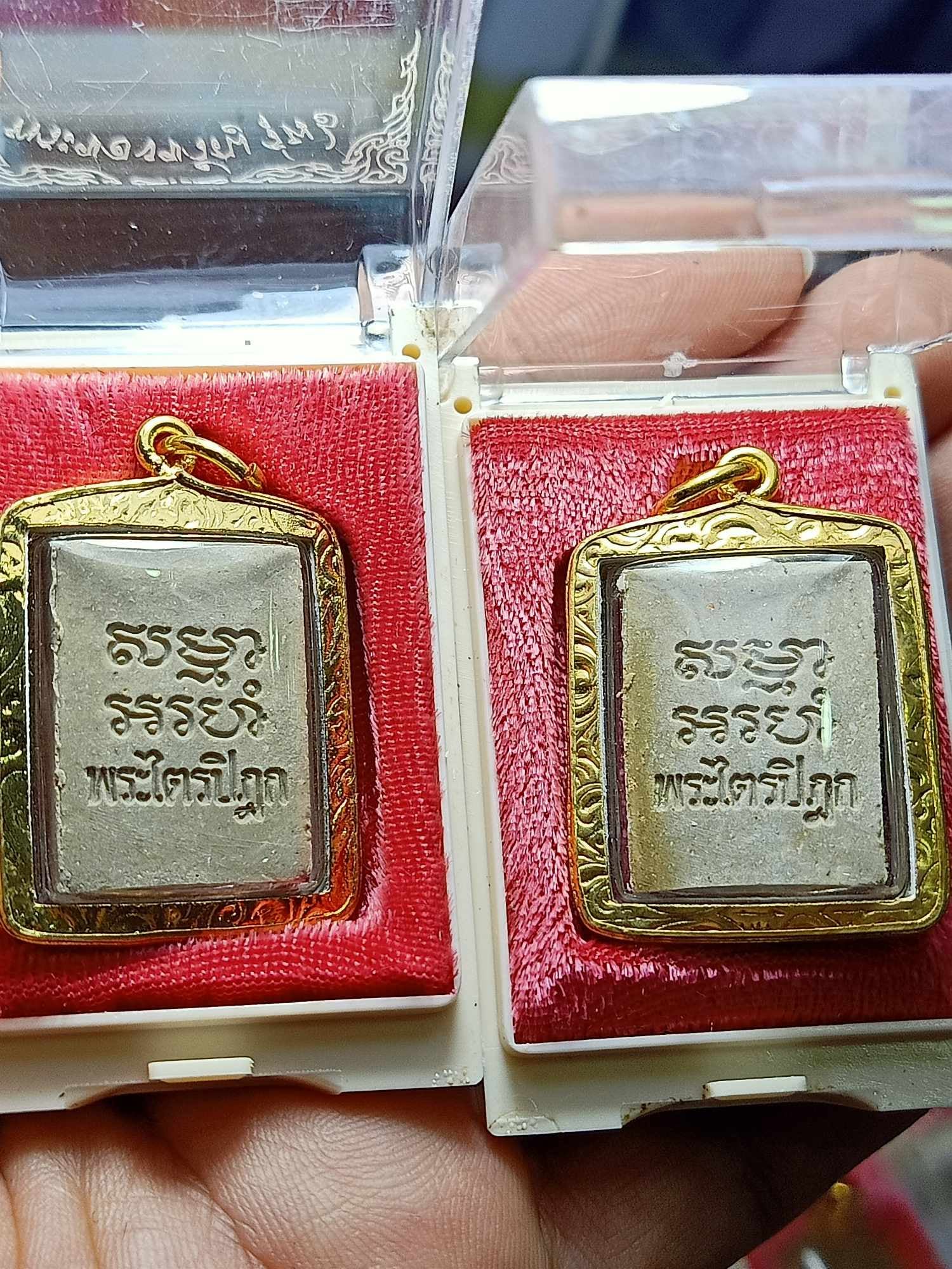 พระผงวัดปากน้ำรุ่น 6 วัดปากน้ำ กทม. เลี่ยมเดิมจากวัด พร้อมกล่อง องค์ละ 350 มี 12 องค์ (SKU-06074)