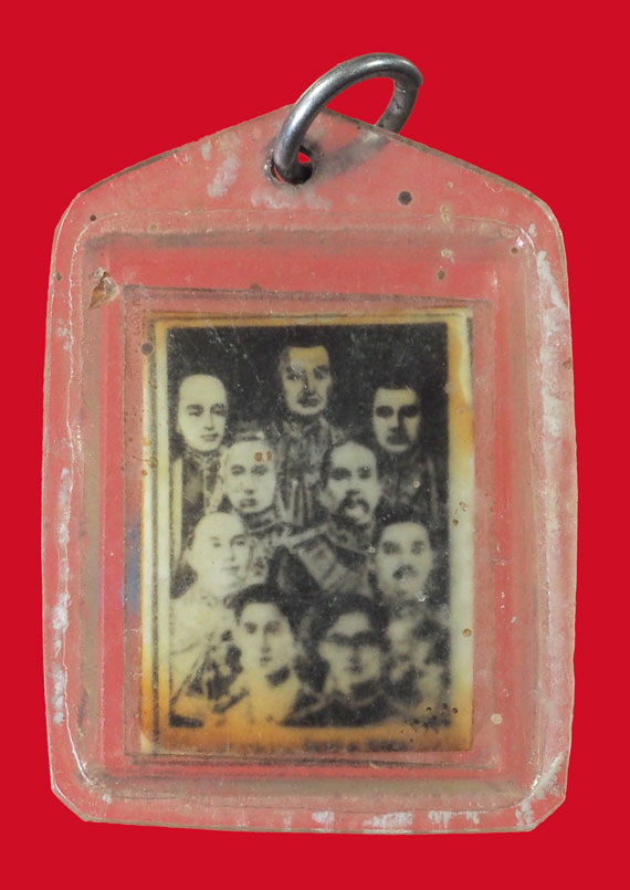 ขายแล้ว*33753 รูปถ่ายหลวงพ่อเดิมหลังในหลวงเก้ารัชกาล เลี่ยมพลาสติกเก่า 12