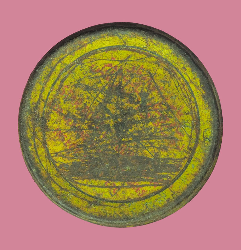 *39443 สีผึ้งน้ำตาล ในตลับยาหม่องโบราณ เก่าไม่ทราบที่และปีสร้าง 12