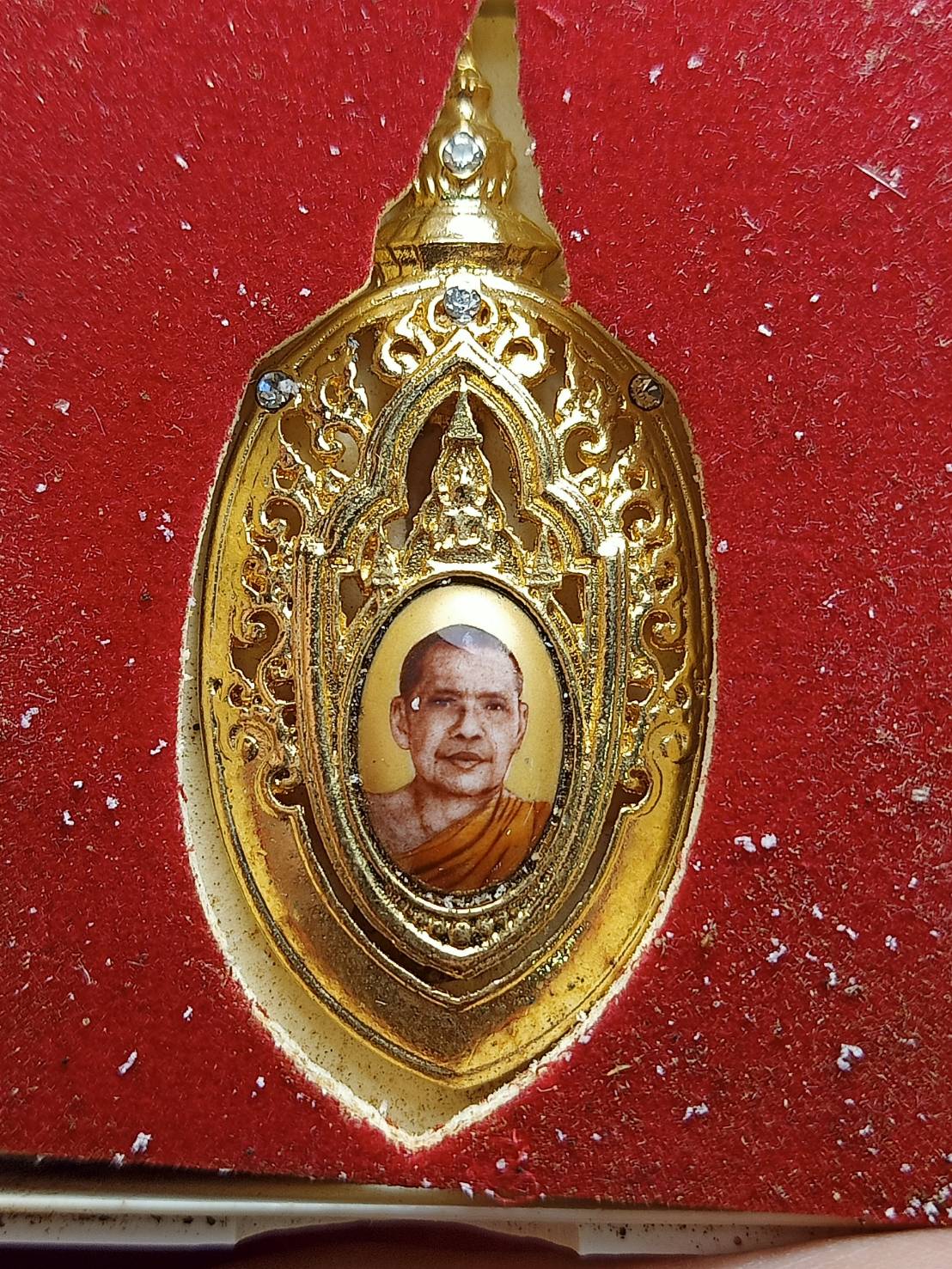 เข็มกลัดหลวงพ่อฤาษีลิงดำ วัดท่าซุง จ.อุทัยธานี ปี 2552 พร้อมกล่อง (SKU-07864)