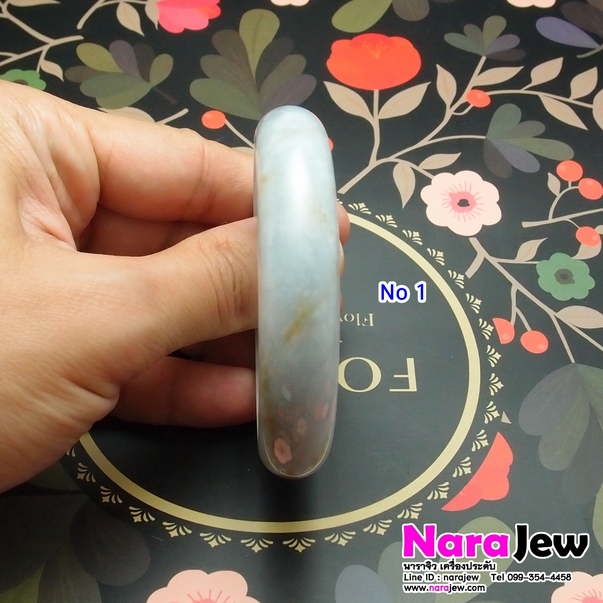 กำไลหยกพม่า สีธรรมชาติ Type A หน้ากว้างใส่สวย No.1