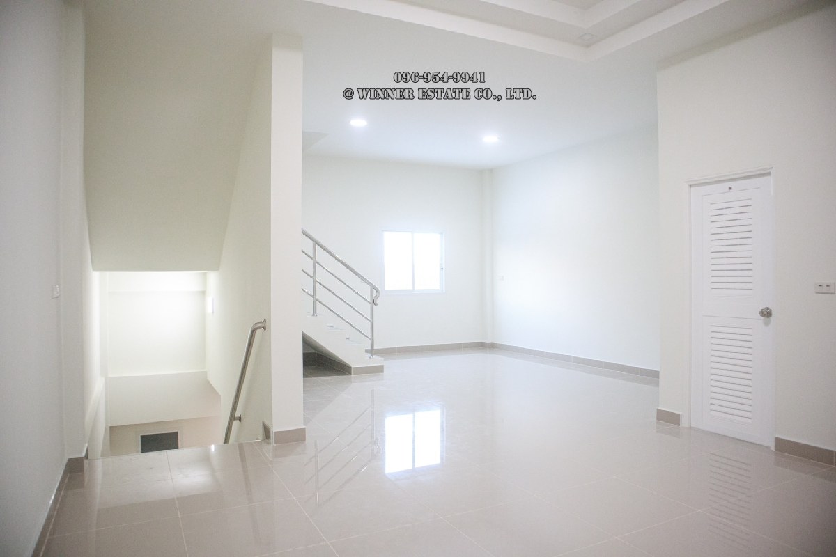 ขาย อาคารพาณิชย์ 3 ชั้น (สร้างใหม่) — 2 ห้องใหญ่ ใกล้ตลาดศรีเมือง ราชบุรี (บ้านสร้างใหม่จากโครงการ) (This post is available in 中文, ไทย)