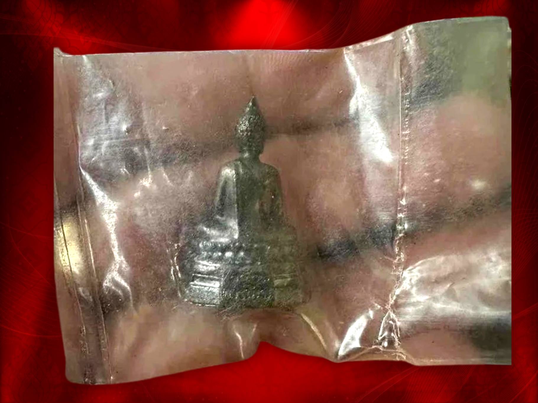 พระกริ่ง ภปร. 2508 ซองเดิม ที่ผ้าทิพย์ประดิษฐานพระปรมาภิไธ ย่อ ภปร. สร้างพร้อมพระบูชา ภปร. 08 ในหลวง รัชกาลที่ 9 เสด็จทรงเททอง พระเกจิคณาจารย์ ทั่วประเทศรว่มพิธีมหาพุทธาภิเศกอย่างยิ่งใหญ่ งามและหายากสุดๆๆ ครับ