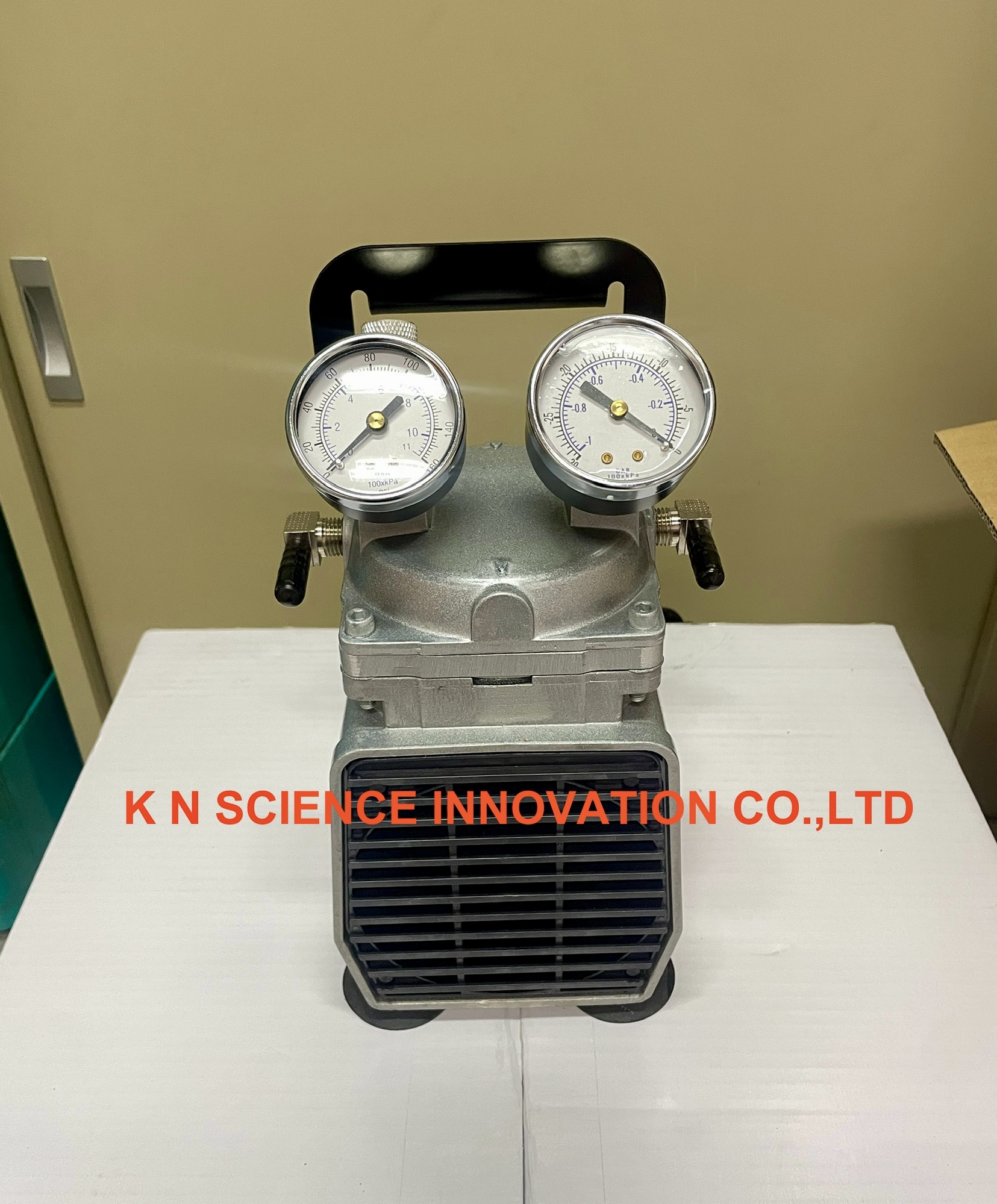 ปั๊มสูญญากาศ (Diapharm vacuum pump) รุ่น 07061-42,ยี่ห้อ GAST (ผลิตภัณฑ์จากประเทศอเมริกา) DOA-P504-BN