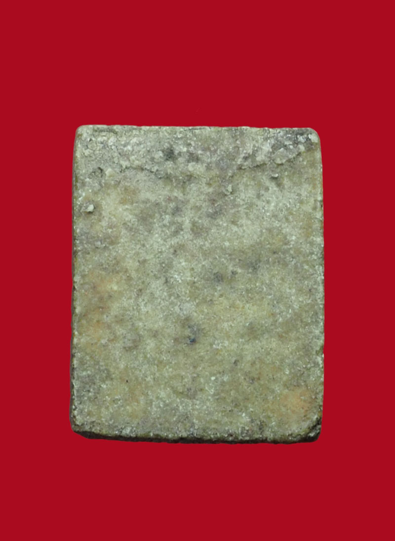 *30598 พระเนื้อผงน้ำมัน รูปเหมือน นั่งเต็มองค์เก่า ไม่ทราบที่และปีสร้าง 9