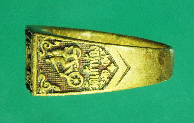 *29453 แหวนหลวงพ่อโก๊ะ วัดเก้าห้อง อยุธยา เนื้อฝาบาตร 12