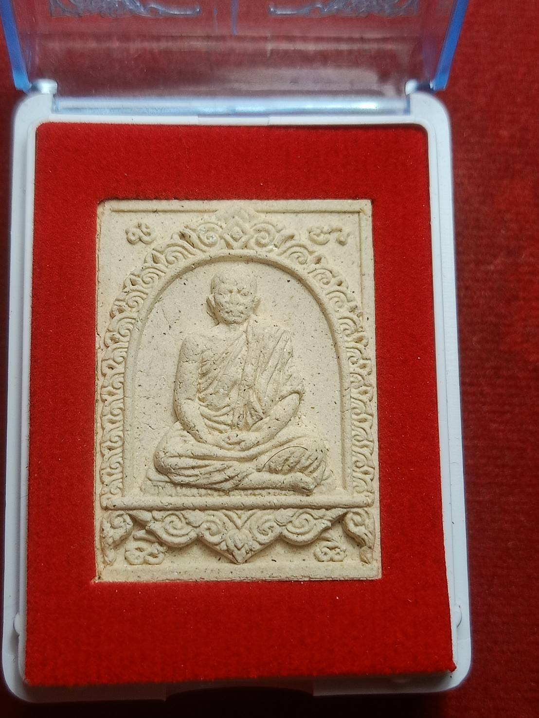 พระผงมหามงคลสุริยันต์ พระอาจารย์สุริยันต์ รุ่นเมตตา วัดป่าวังน้ำเย็น จ.มหาสารคาม ปี 2560 พร้อมกล่อง (SKU-06455)