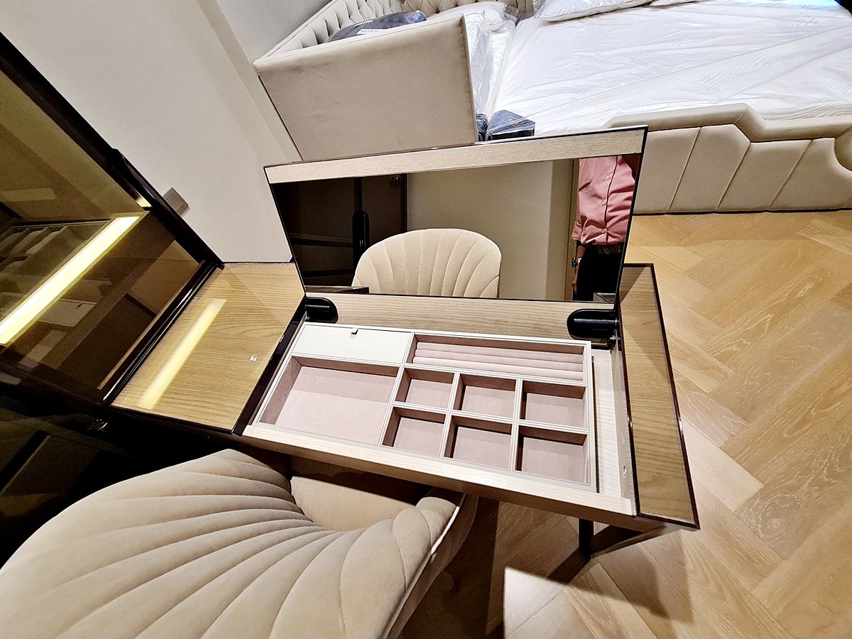 คอนโด The Reserve Sukhumvit 61 (เดอะ รีเซิร์ฟ สุขุมวิท 61) LUXURY CLASS ห้องใหญ่ ขายต่ำกว่าราคาซื้อขาย พร้อมเฟอร์ และบิ้วอิน