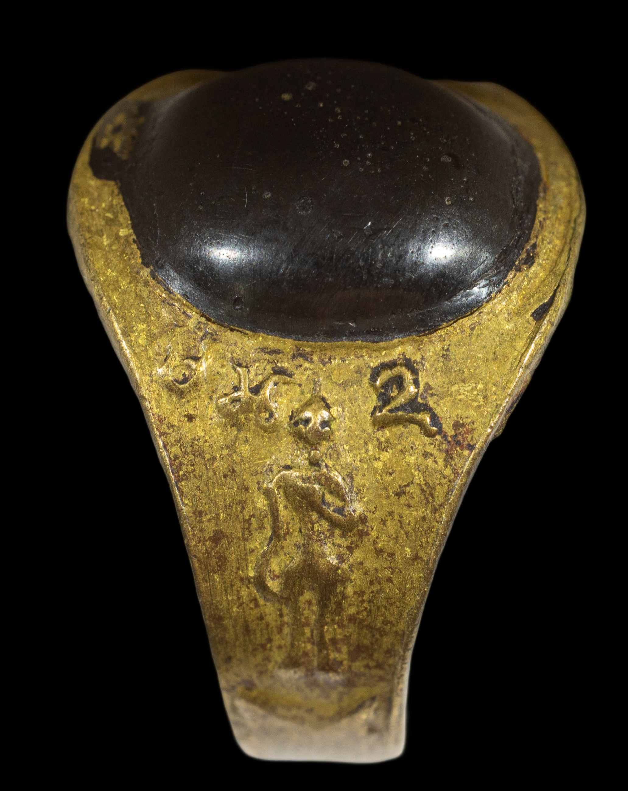 แหวนหลวงพ่ออิ่ม วัดหัวเขา จังหวัดสุพรรณบุรี พิมพ์ยืน นางกวัก หัวเมฆพัตร ผสมด้วยแร่เหล็กไหล เนื้อทองผสม