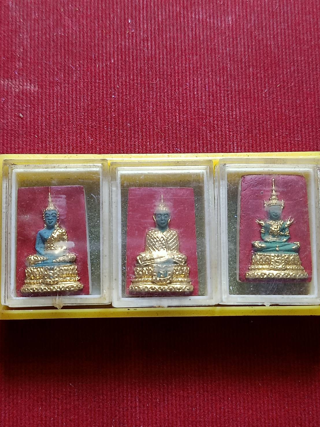 พระผงชุด สมเด็จพระแก้วมรกต วัดบางพระ จ.ชลบุรี พร้อมกล่อง (SKU-06207)
