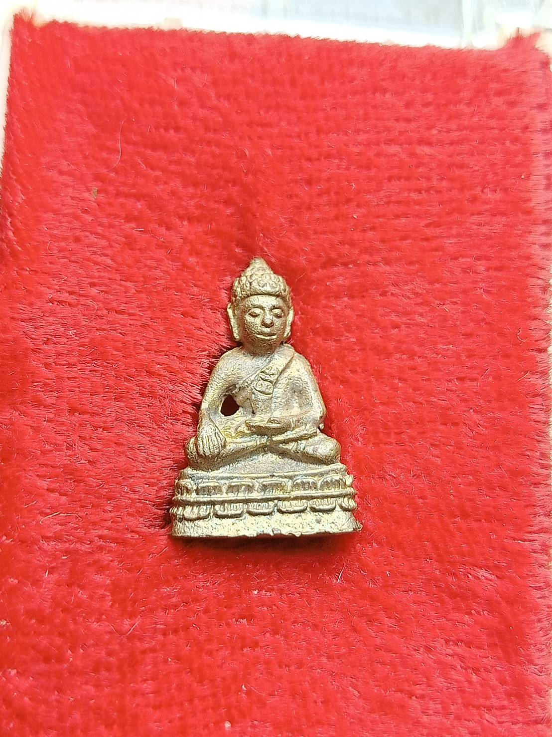 พระชัยวัฒน์หลวงปู่ทิม รุ่นมงคลศิลาฤกษ์ วัดละหารไร่ จ.ระยอง พร้อมกล่อง (SKU-07923)