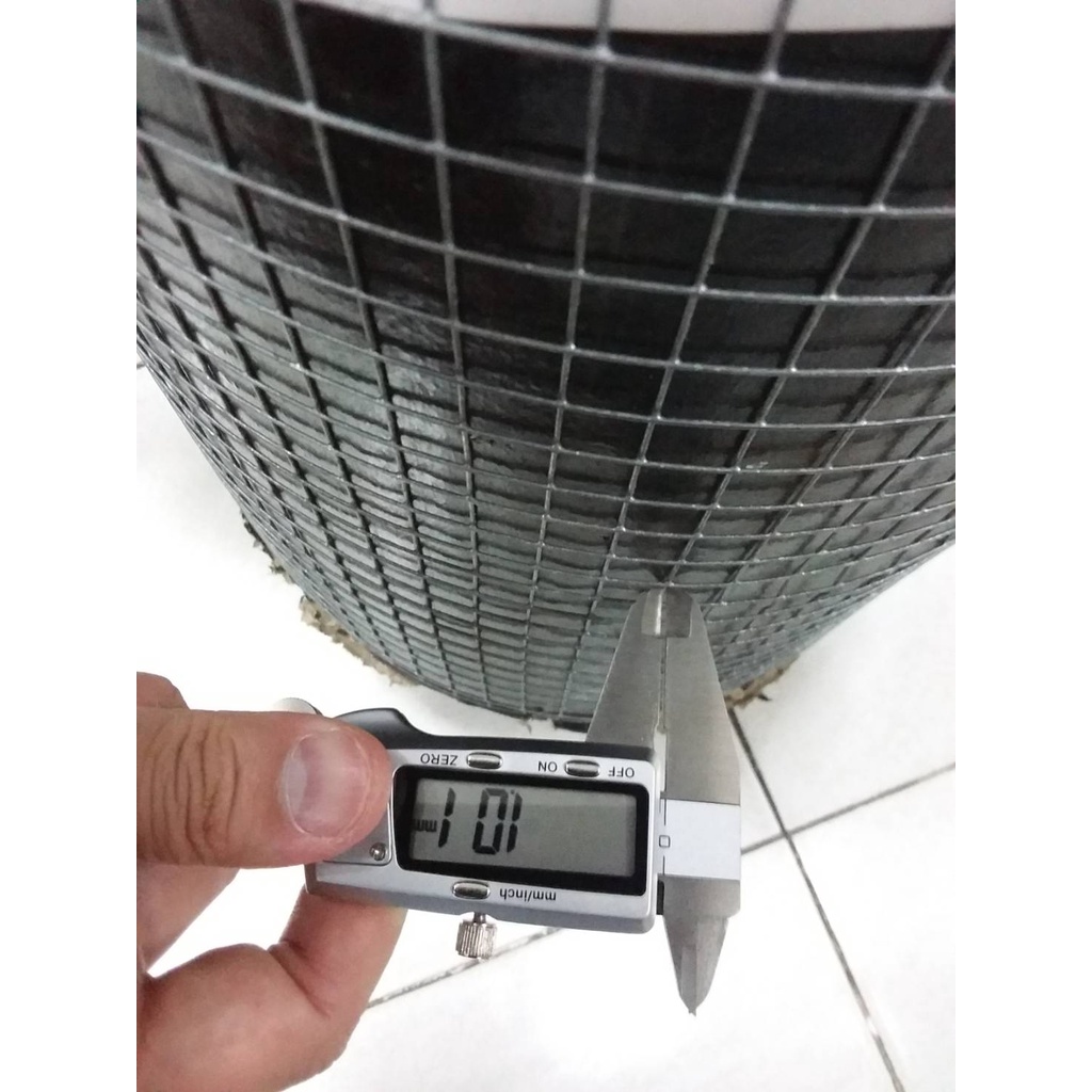 ลวดตาข่ายสี่เหลี่ยม ตรา ปลาโลมา ทอง 1/2" กว้าง 90 ซม. ยาว 30 ม. ลวดตาข่ายอเนกประสงค์ปูพื้นผนัง