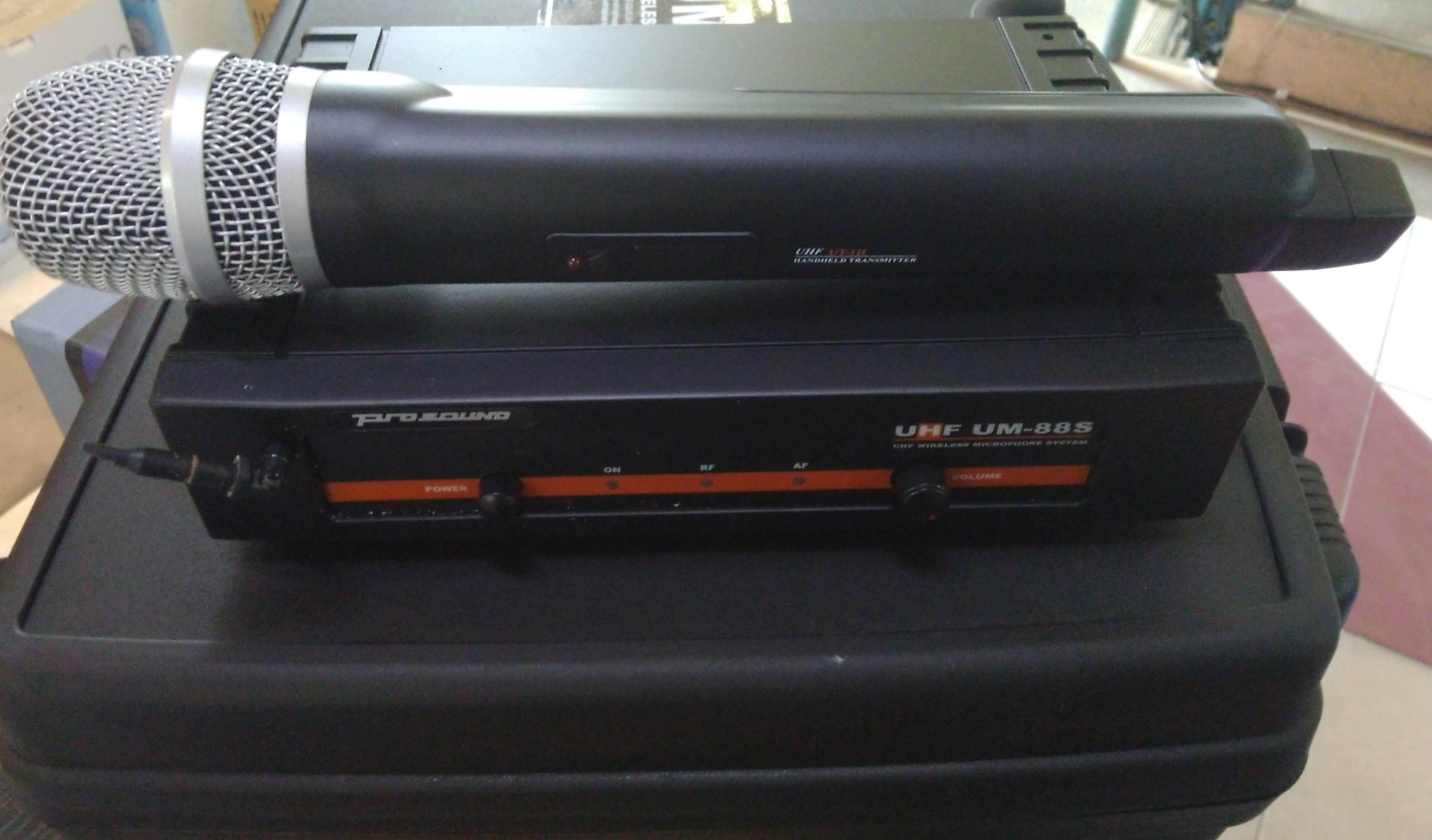 PROSOUND UM-88/ UT-1TH ย่านยูถือเดี่ยวมีตำหนิที่เสาอากาศ แต่เสียงปกติ