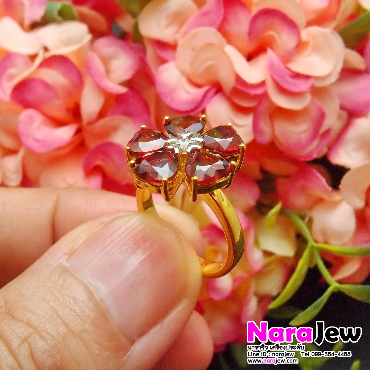 แหวนพลอยโกเมน รูปหัวใจ ประดับเพชรแท้ แบบแหวนหน้ากว้าง ใส่สวยเต็มนิ้ว