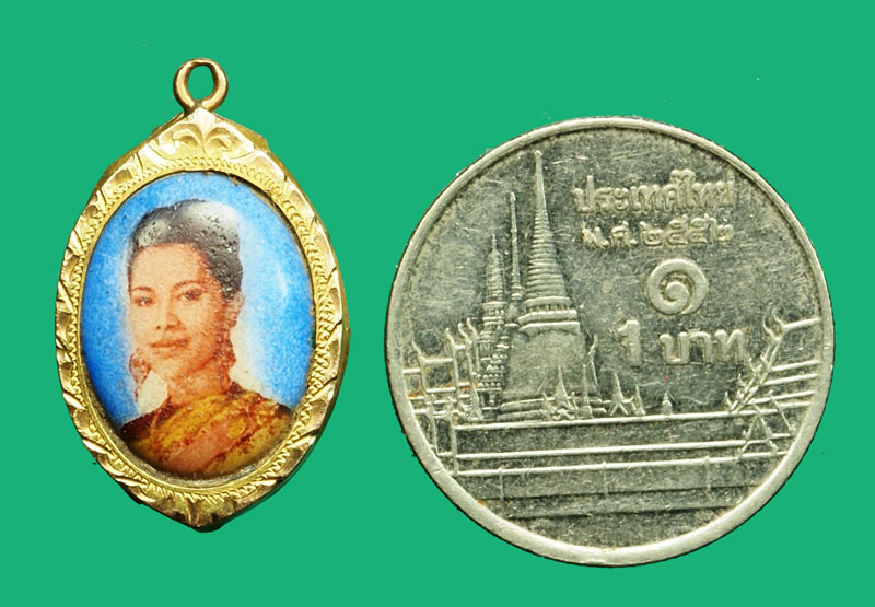 *36642 ล็อกเก็ต สมเด็จพระนางเจ้าสิริกิติ์ พระบรมราชินีนาถ พระบรมราชชนนีพันปีหลวง เลี่ยมจับขอบทาง(ตามภาพ) 5