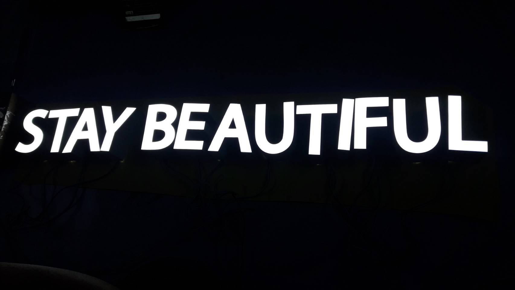 ป้ายอักษรไฟออกหน้า