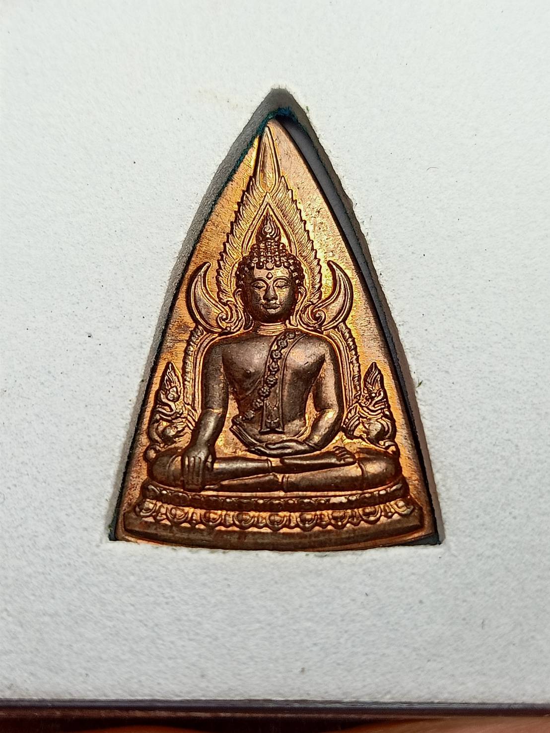 เหรียญพระพุทธชินราช (เหรียญแม่) กะไหล่ทอง พร้อมกล่อง ที่ระลึกสร้างตึกผู้ป่วยโรคมะเร็ง จ.ลพบุรี (SKU-07766)