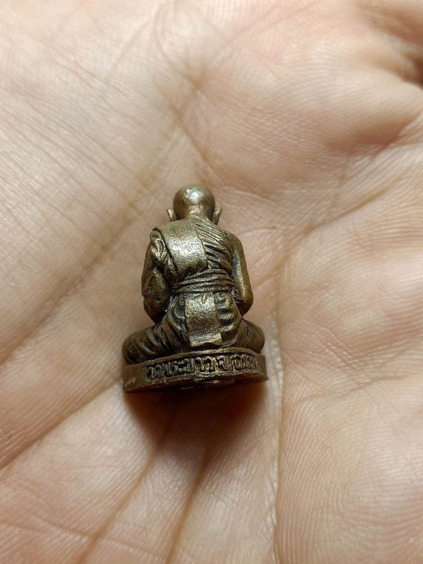 รูปหล่อหลวงปู่ทิม วัดพระขาว อยุธยา ใต้ฐานมีรอยจารมือ(SKU-01358)