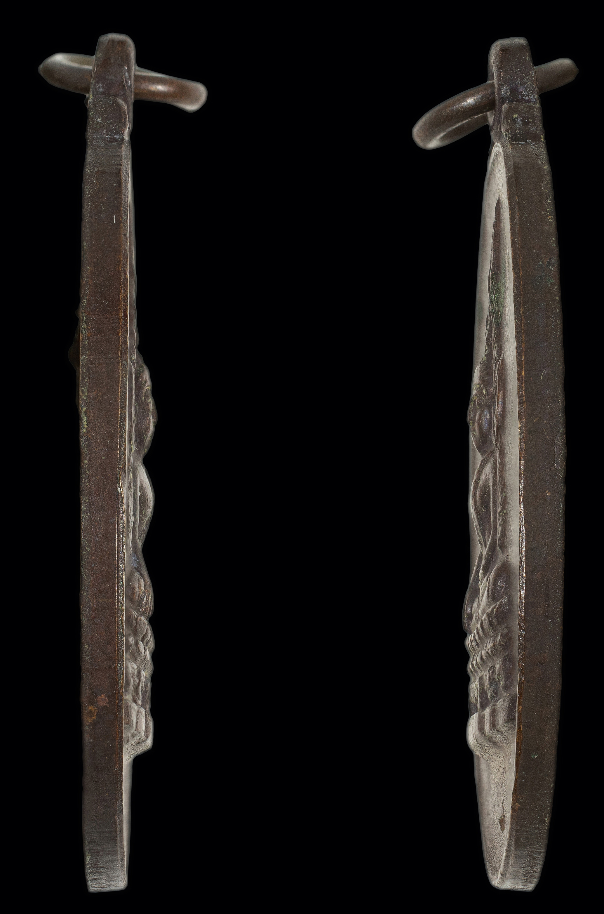 เหรียญพระพุทธชินราชคุ้มเกล้า หลังตรา ภปร. สร้างเพื่อแจกข้าราชการทหารหาญของกองทัพอากาศ ปี 2521