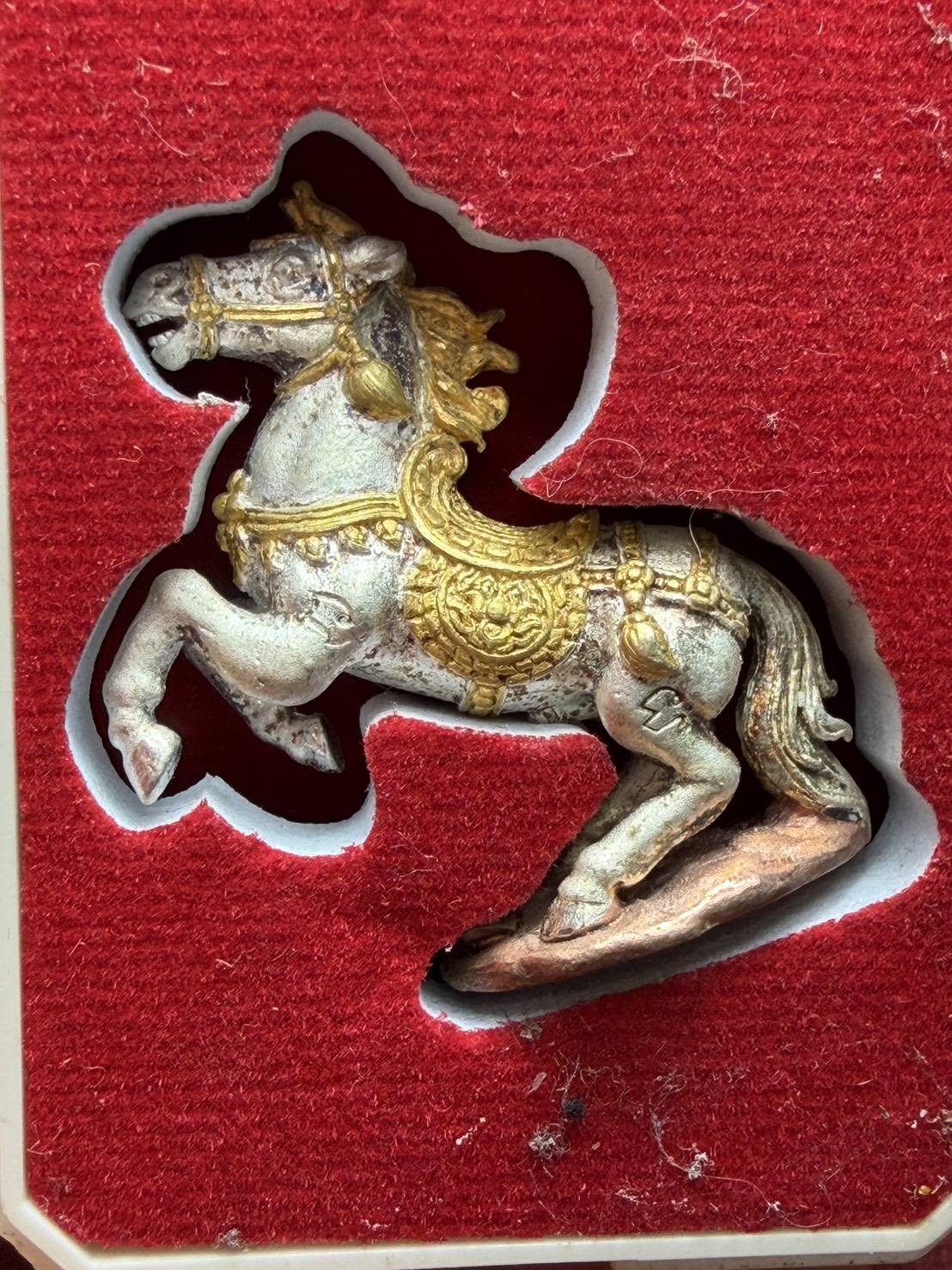 ม้าหลวงปู่แขก รุ่นมหาลาภปลดหนี้ วัดสุนทรประดิษฐ์ จ.พิษณุโลก ปี 2557 พร้อมกล่อง (SKU-13155)