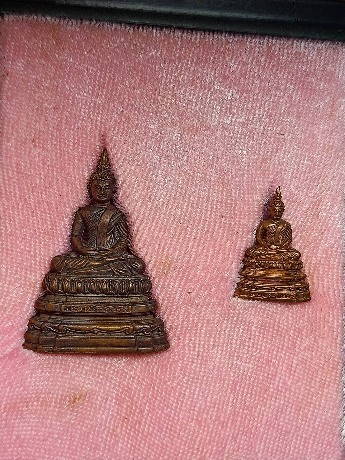 พระกริ่ง-พระชัยวัฒน์ พระพุทธอังคีรส วัดราชบพิธสถิตมหาสีมาราม กทม. ปี 2555 พร้อมกล่อง (SKU-08002)