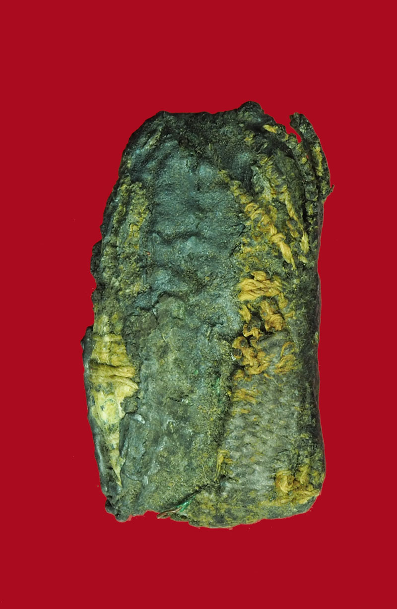 *30842 ตะกรุดพอกครึ่งถักเชือกลงรักเก่า ยุคก่อนปี 2500 ไม่ทราบอาจารย์ 12