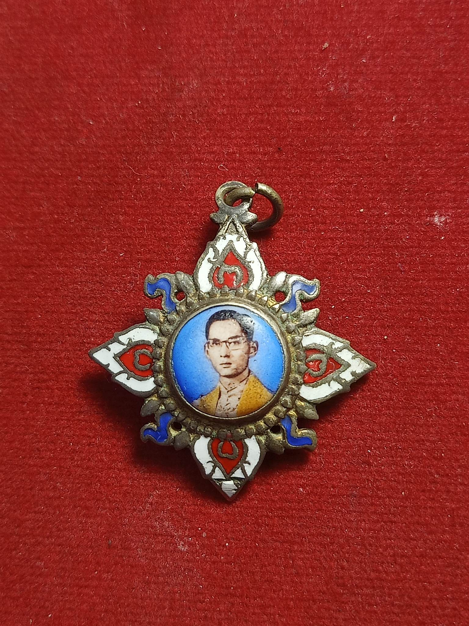 เข็มกลัดในหลวง ร.9 หลังลายเซ็น (SKU-01459)