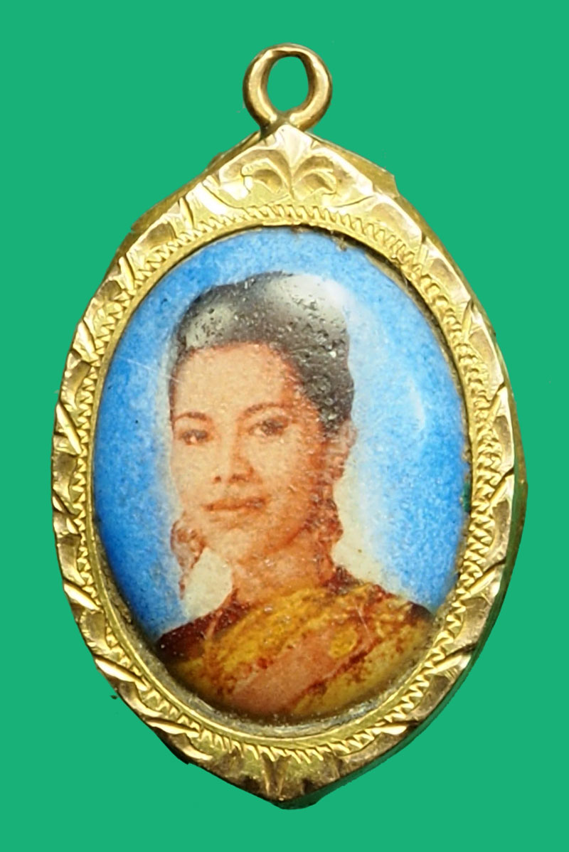 *36642 ล็อกเก็ต สมเด็จพระนางเจ้าสิริกิติ์ พระบรมราชินีนาถ พระบรมราชชนนีพันปีหลวง เลี่ยมจับขอบทาง(ตามภาพ) 5