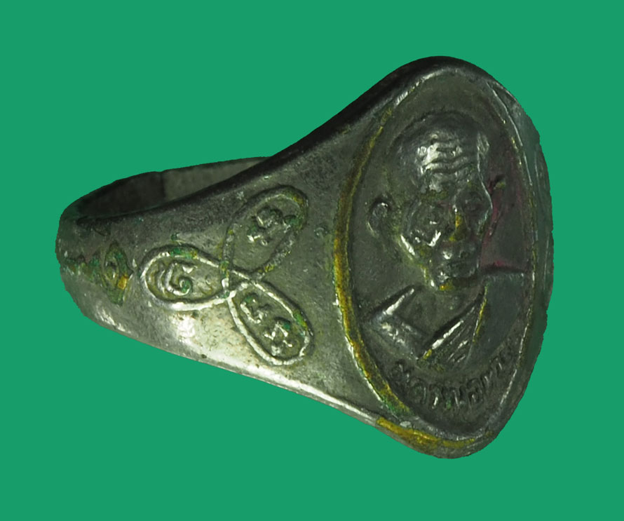 *32588 แหวนหลวงปู่ทวด ข้างยันต์สาม ชุบนิเกิล ไม่ทราบปี 11(ขายแล้ว)