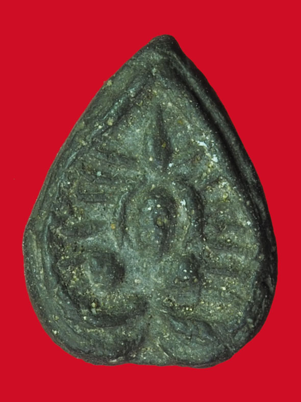 *35002 พระผงกลีบบัว ทรงซุ้่มรัศมี เก่า เนื้อผงใบลาน ไม่ทราบที่และปีสร้าง 3