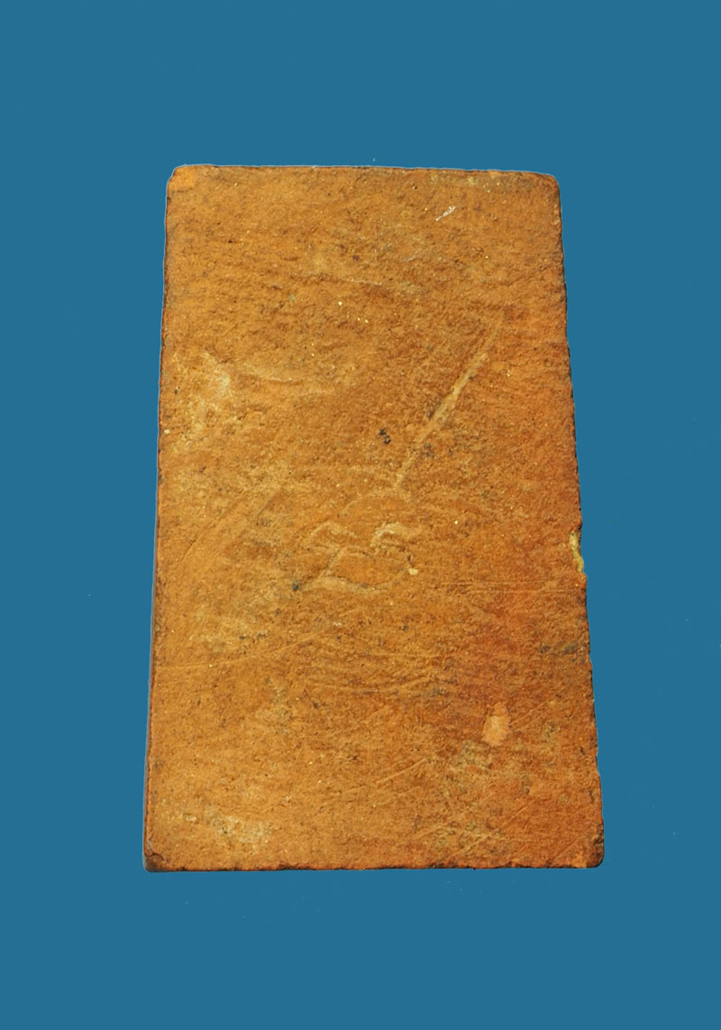 *30797 พระรูปเหมือนเต็มองค์ หลังจารยันต์ เนื้อดิน ไม่ทราบที่และปีสร้าง 9.1