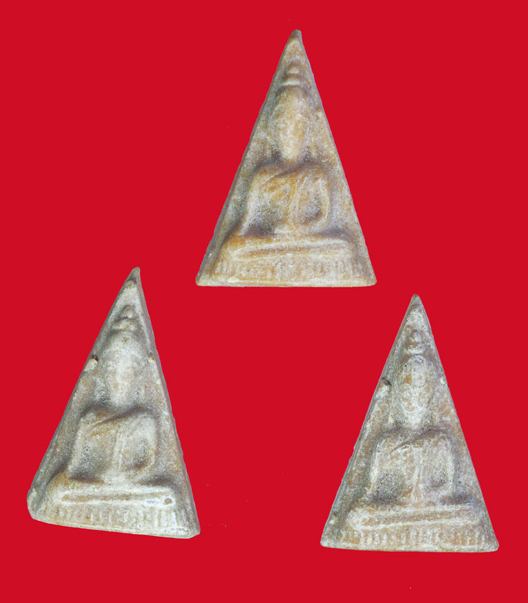 *33462 นางพญาฐานขีด หลวงพ่อกวย วัดโฆษิตราราม ขัยนาท จำนวน 3 องค์ เนื้อผงน้ำมัน 9