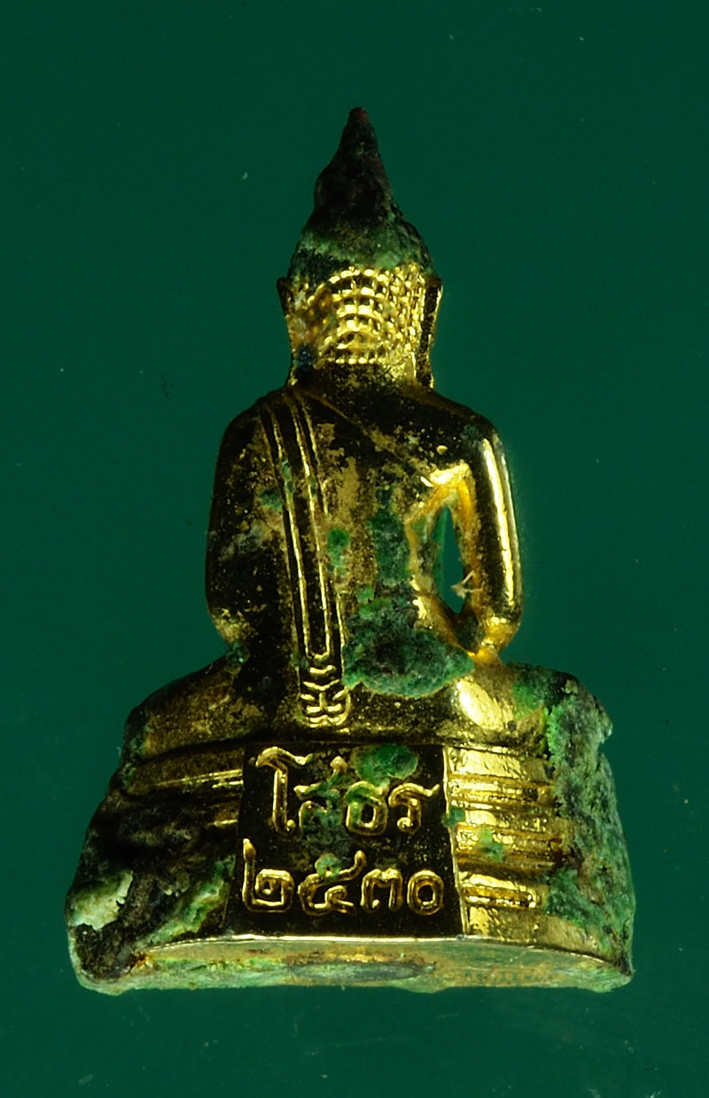 *28532 พระพุทธโสธร วัดโสธรวรวิหาร ปี 2530 กระหลั่ยทอง เจ้าของเดิมน่าจะเลี่ยมทองน้ำเข้าเกิดสนิมตามองค์พระ 25